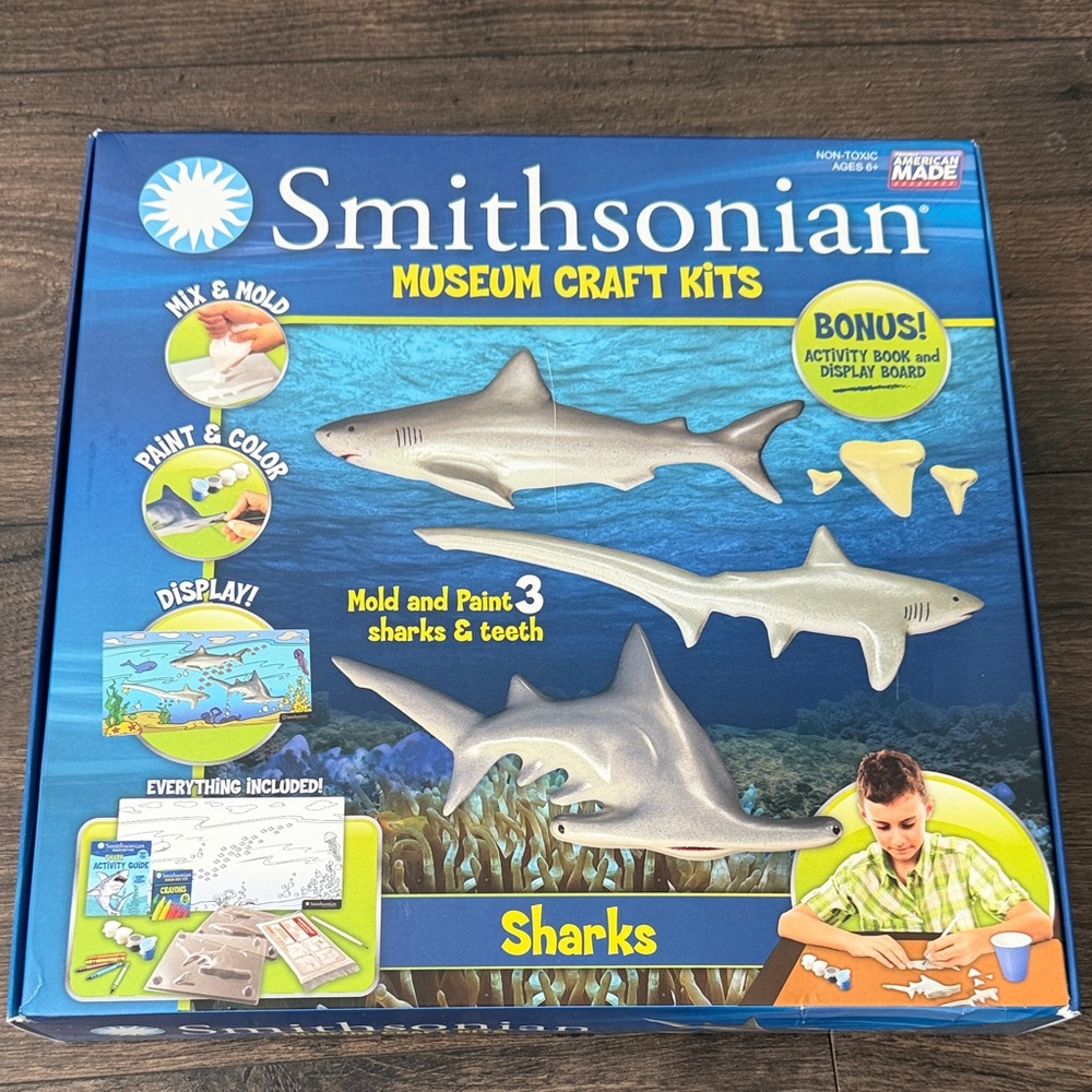 Smithsonian Museum Craft Kits - Shark Mold and Paint Set
